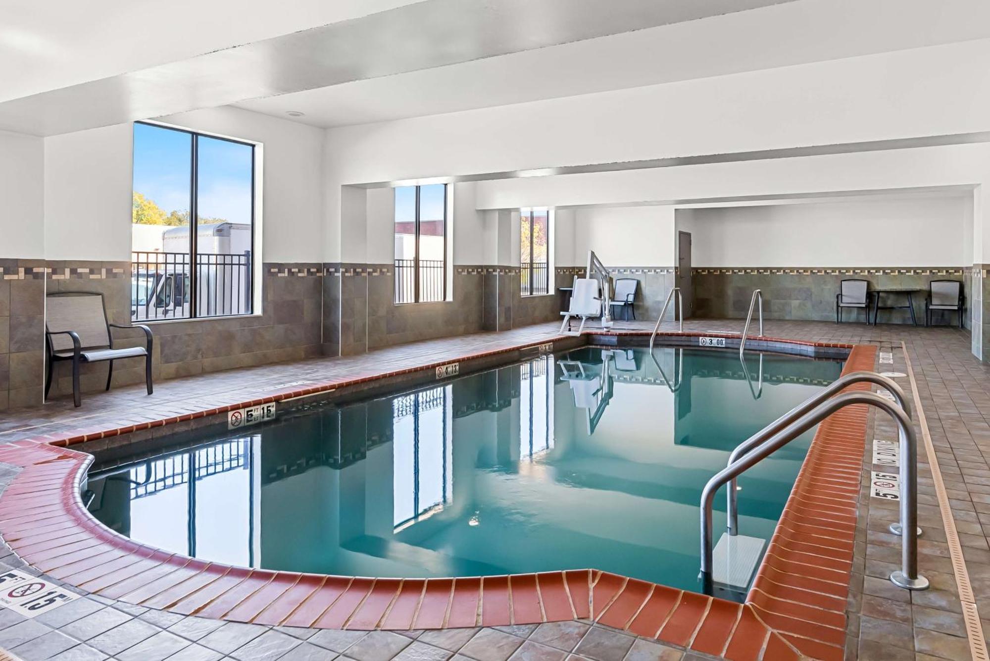 Best Western St. Louis Airport North Hotel & Suites Hazelwood Exteriör bild