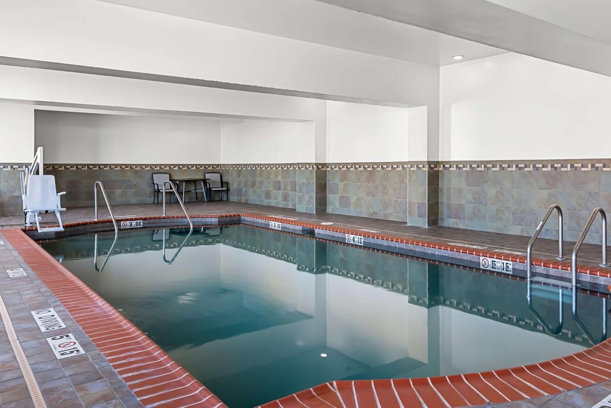 Best Western St. Louis Airport North Hotel & Suites Hazelwood Exteriör bild